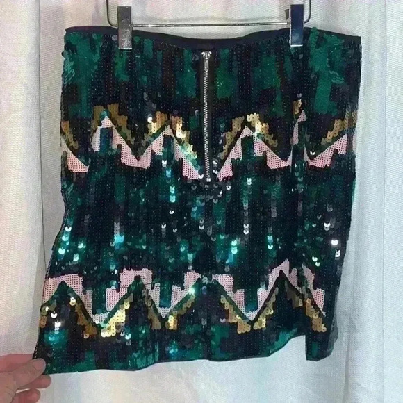 Divided sequined mini skirt - Picture 2 of 3